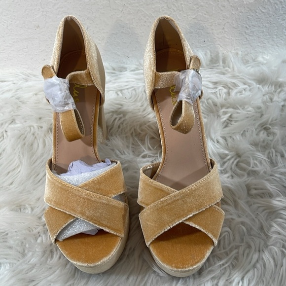 LULUS Crushest Champagne Velvet Rhinestone Ankle Strap Heels Size 10 NEW - Picture 3 of 16